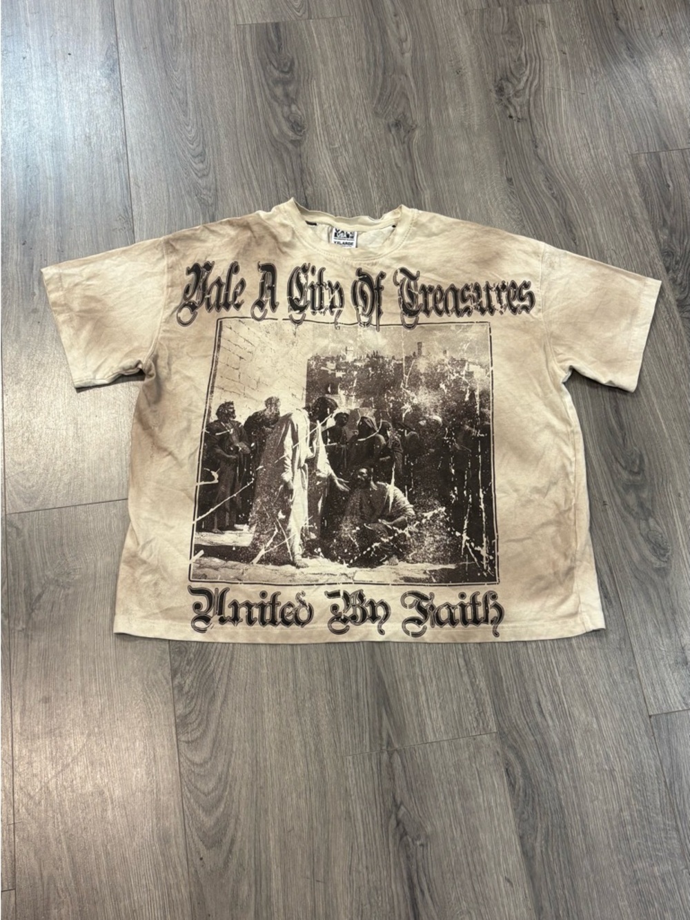 Vale distressed “city of treasures” tee